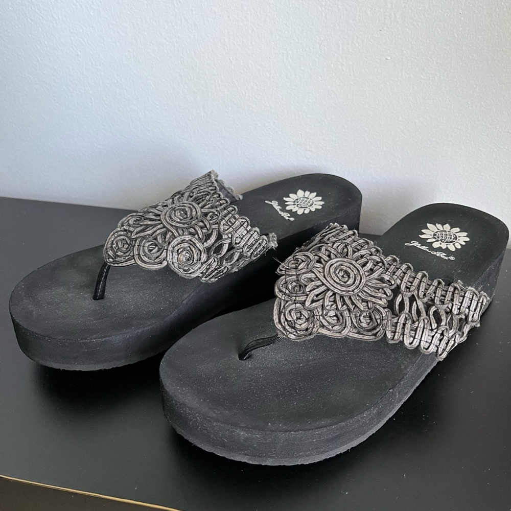 Yellow box sandal